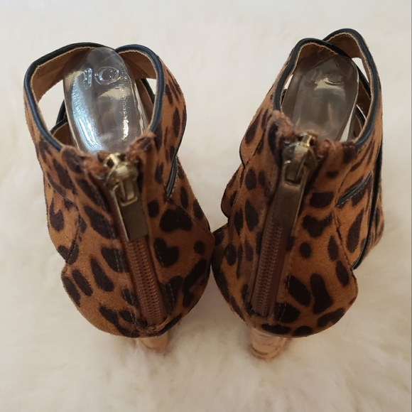 Strappy Leopard Wedges - Picture 3 of 4